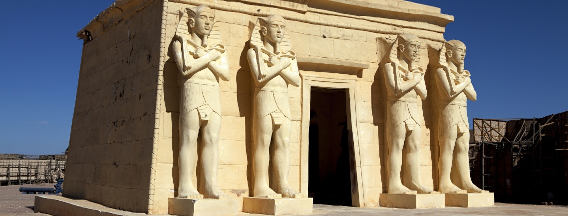 Egyptian-Statues_1100x428_32532600-1
